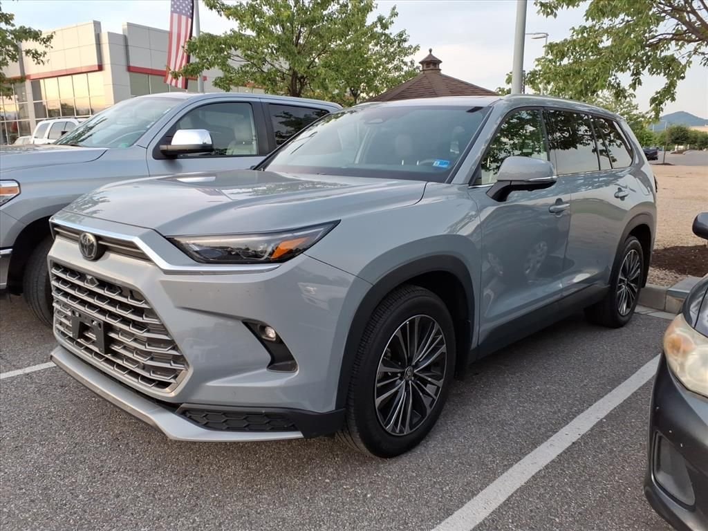 Used 2025  Toyota MAX Platinum image 4