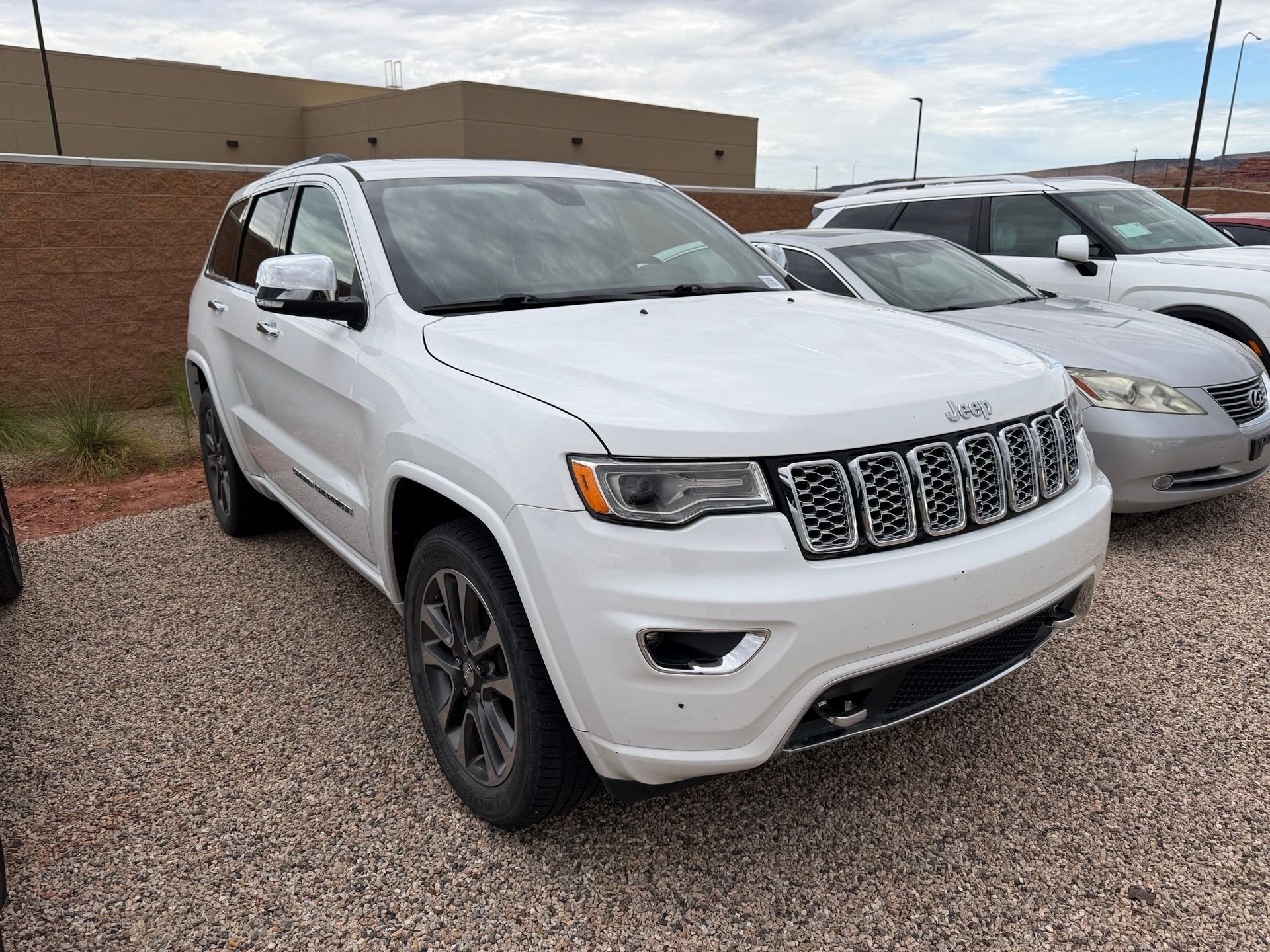 Used 2017 White Jeep Overland image 3
