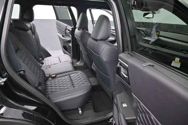 New 2026 Black Nissan Platinum image 18
