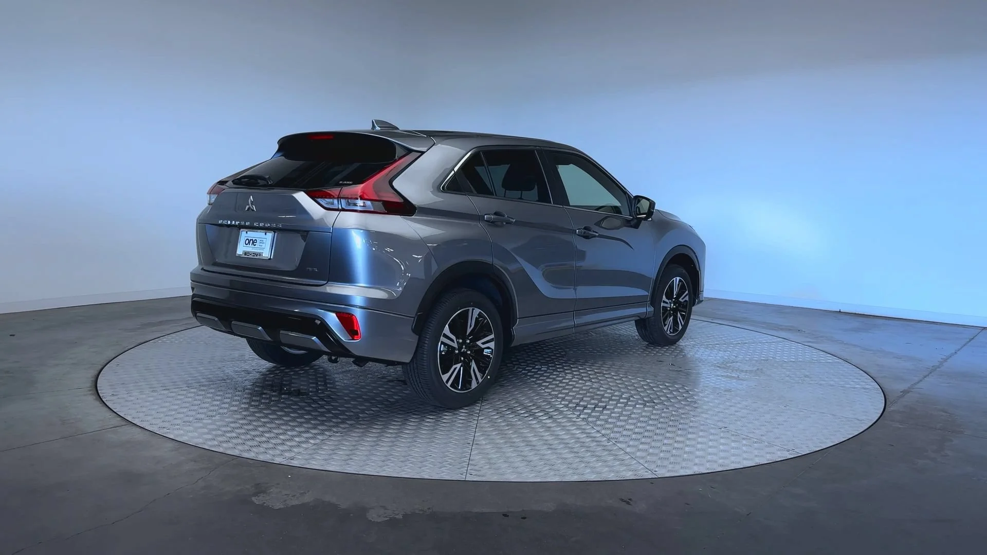 New 2026 Mercury Gray Metallic Mitsubishi SEL image 8