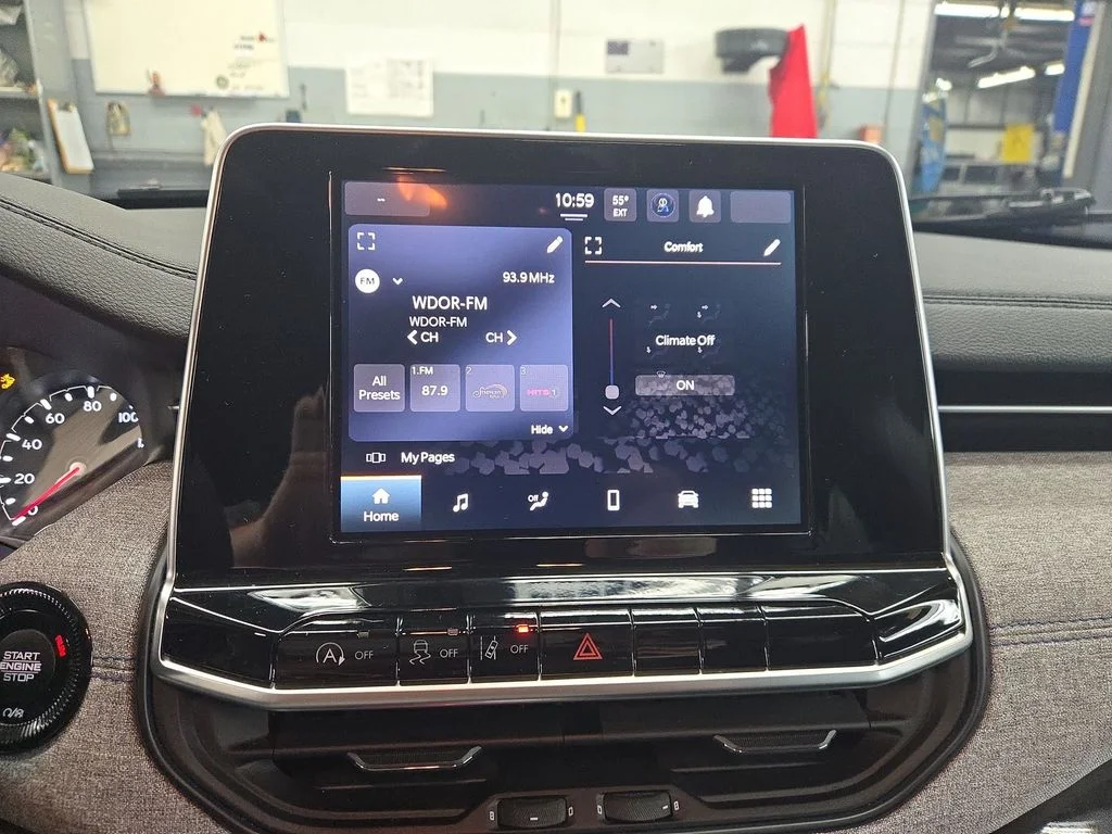 Certified Used 2022 White Jeep Latitude image 12