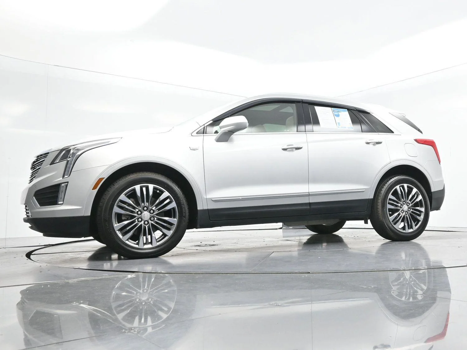 Used 2019 RADIANT SILVER METALLIC Cadillac Luxury FWD image 48