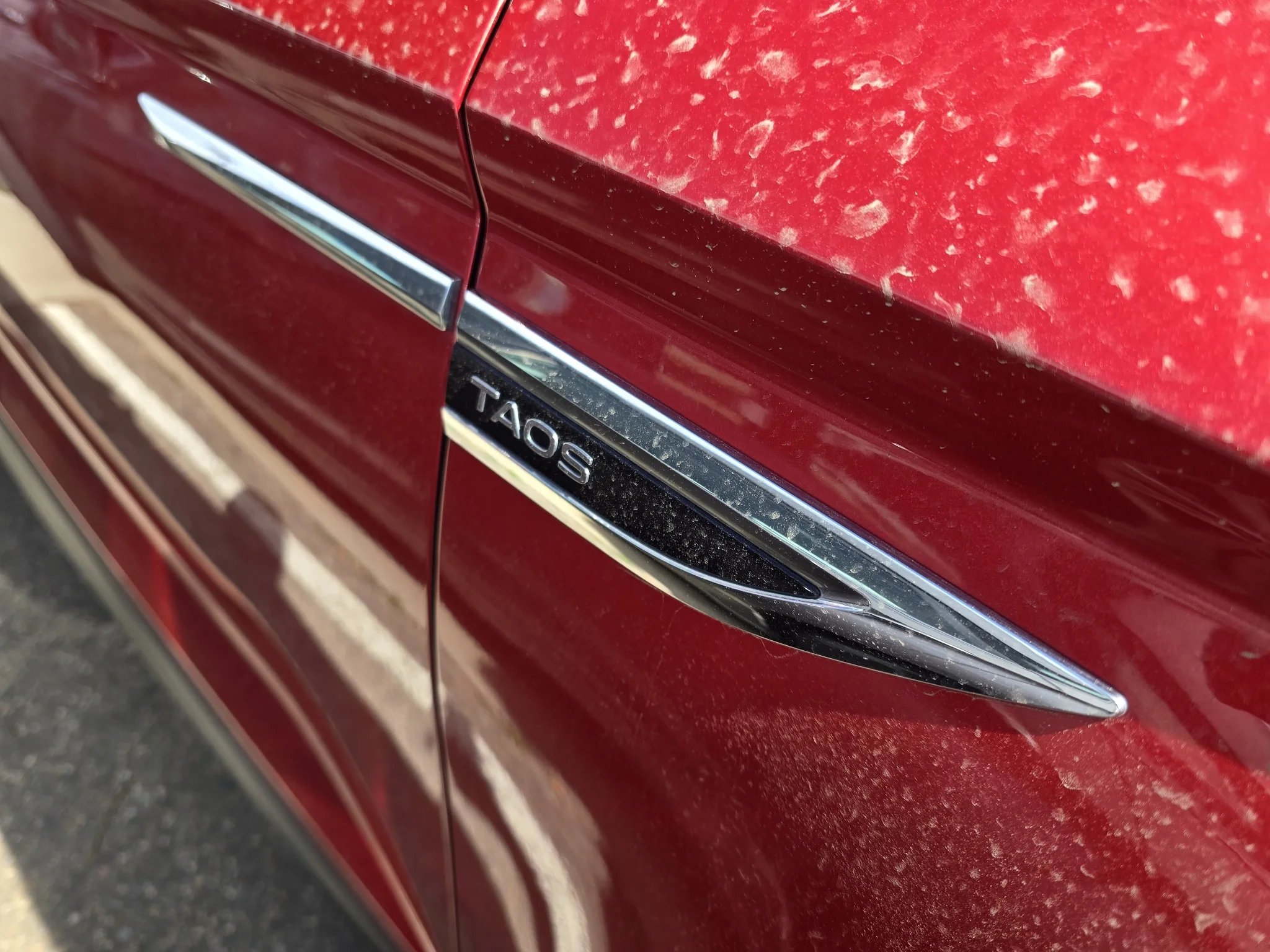 Used 2024 Kings Red Metallic Volkswagen SE image 19