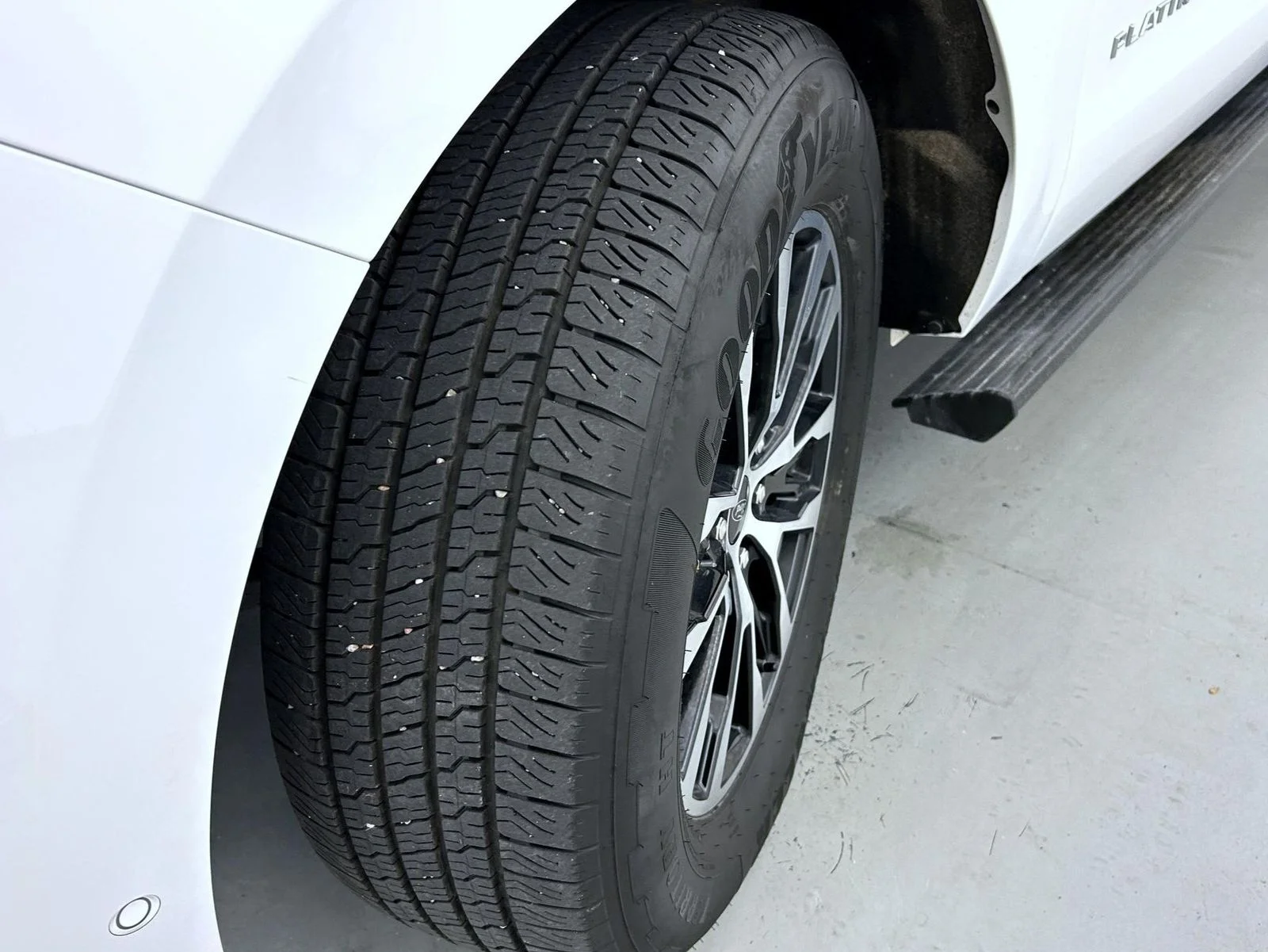 Used 2025 White Ford Platinum image 27