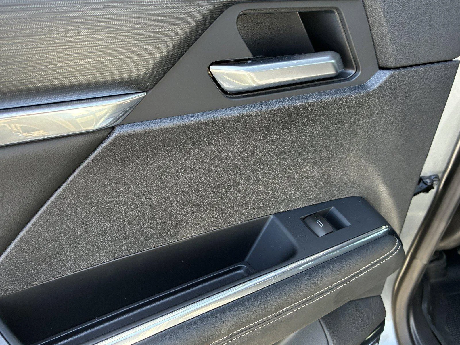 New 2026 Sterling Metallic GMC Elevation image 15