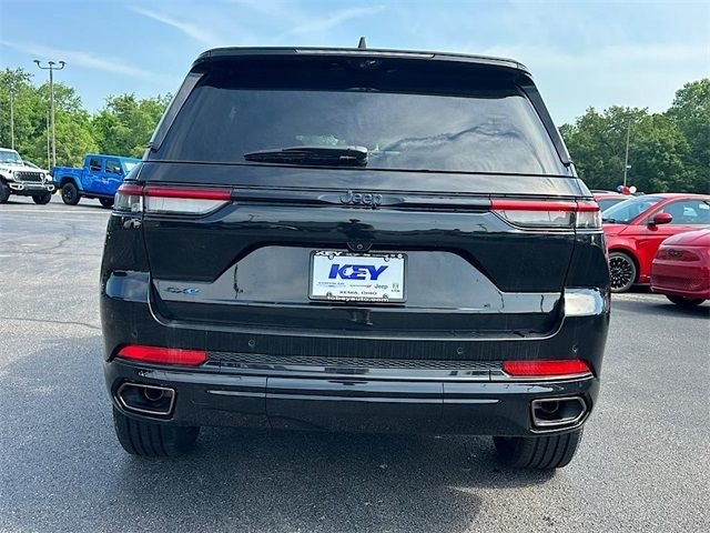 New 2024 Diamond Black Crystal Pearl-Coat Exterior Paint Jeep Anniversary Edition 4xe image 6