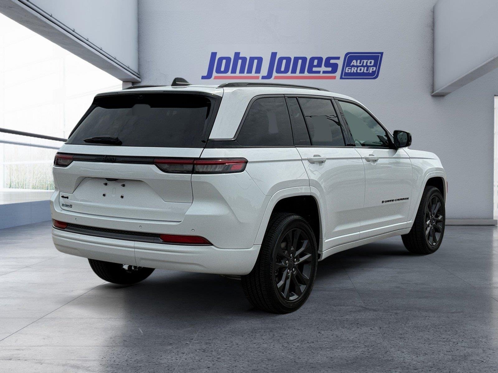 New 2026 Bright White Clear-Coat Exterior Paint Jeep Limited Reserve image 5