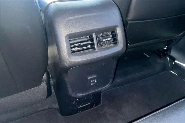 Used 2024 White GMC SLT image 25