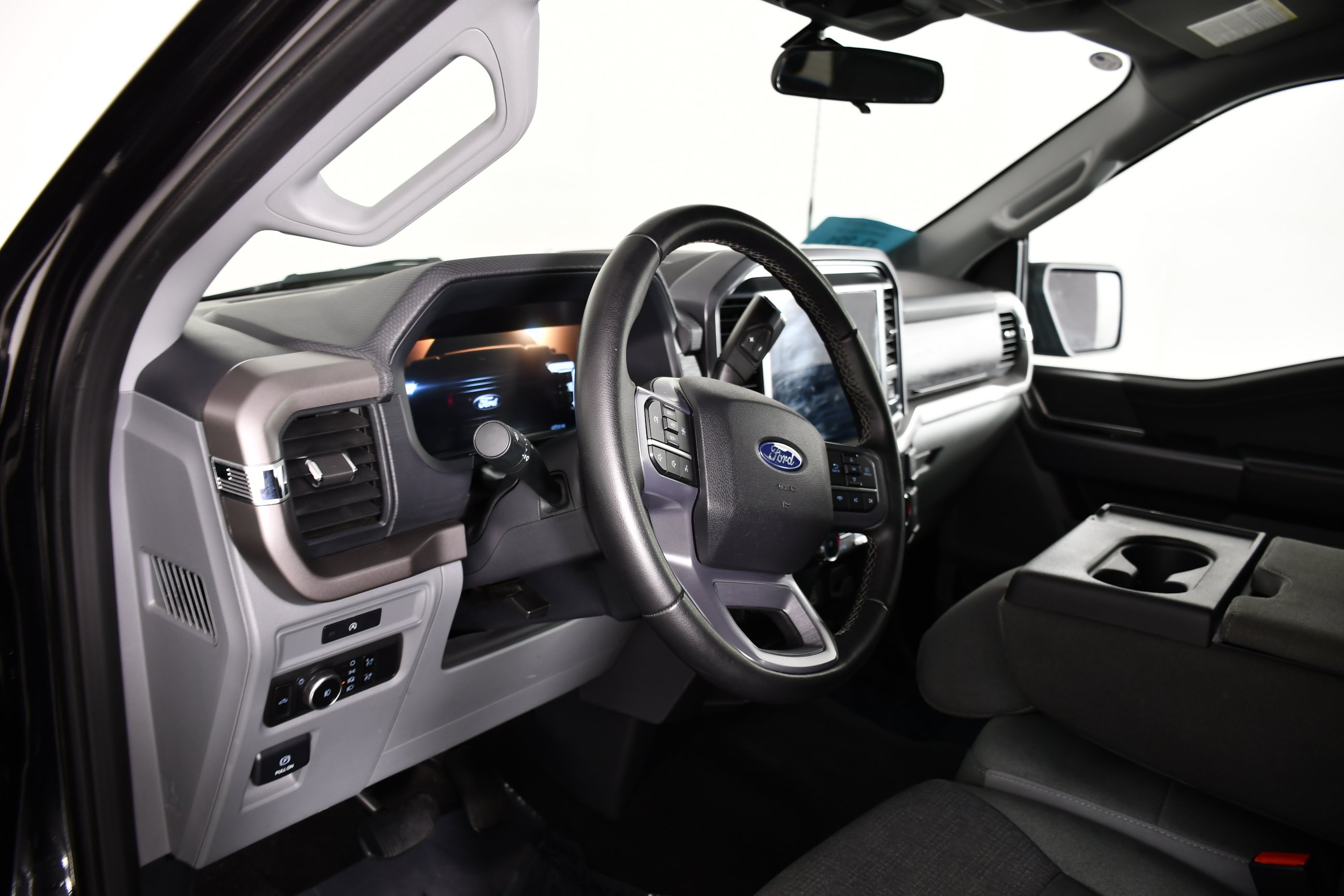 Used 2025 Black Metallic Ford XLT image 37