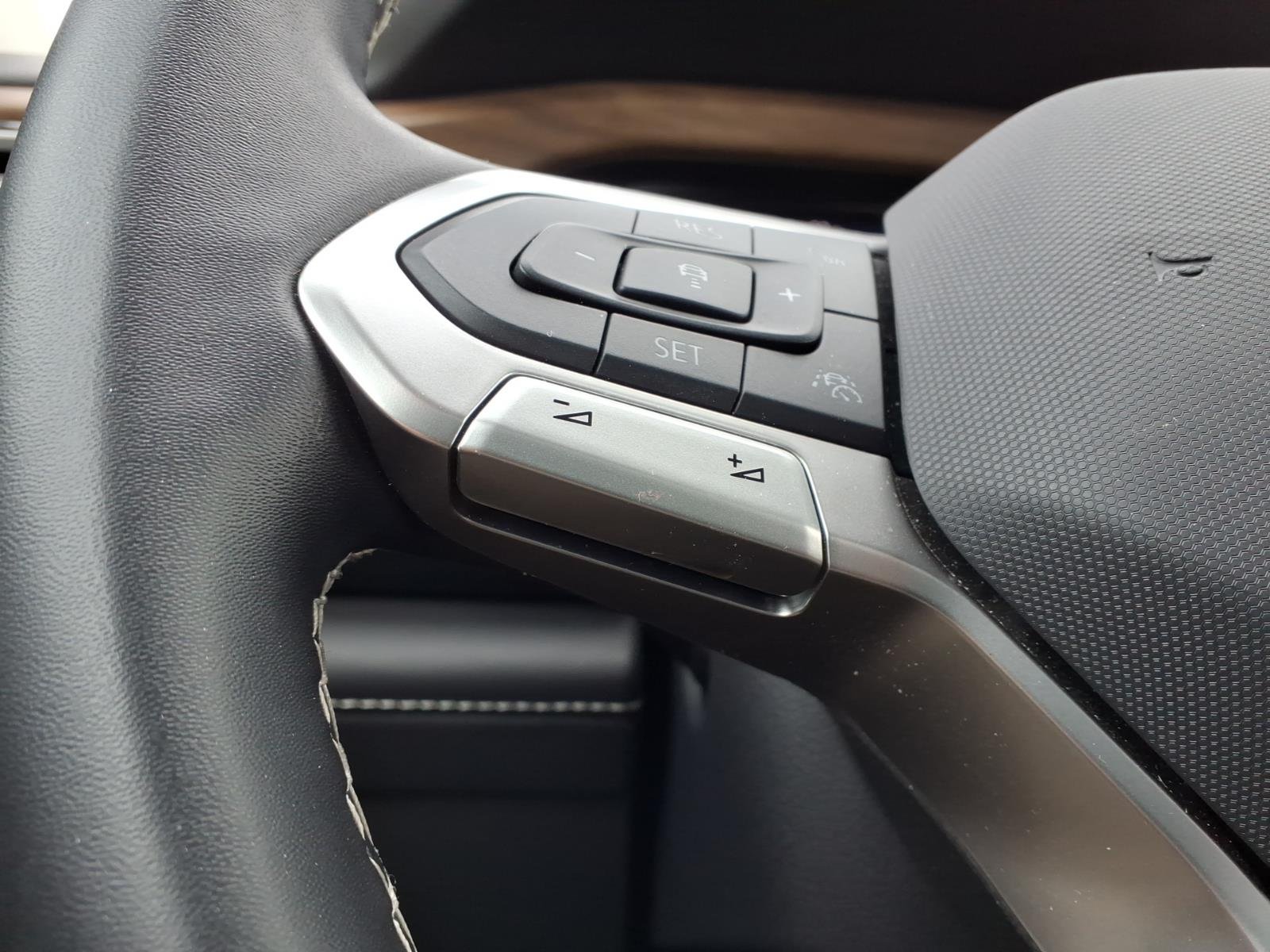 2025 Volkswagen Atlas SE w/Tech - Photo 19