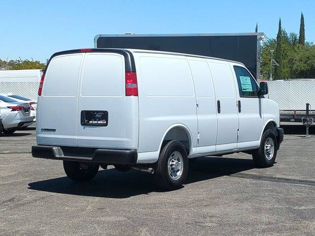 New 2026 Summit White Chevrolet WT image 8
