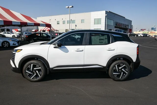 New 2026 Aspen White TriCoat / Super Black Two-tone Nissan SV image 5