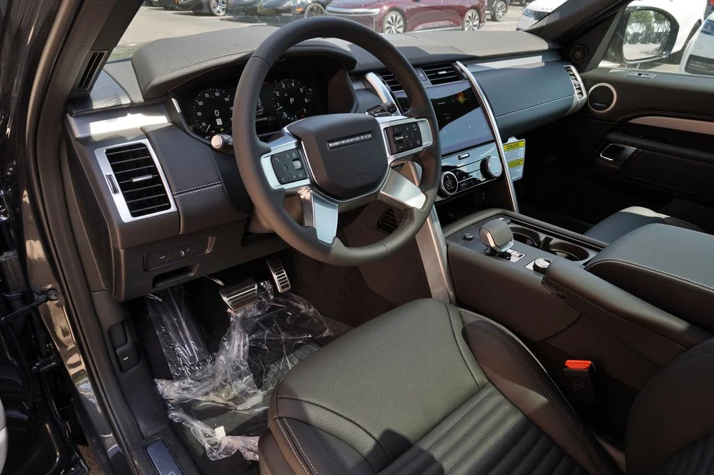 New 2026 Carpathian Grey Land Rover Dynamic SE image 12