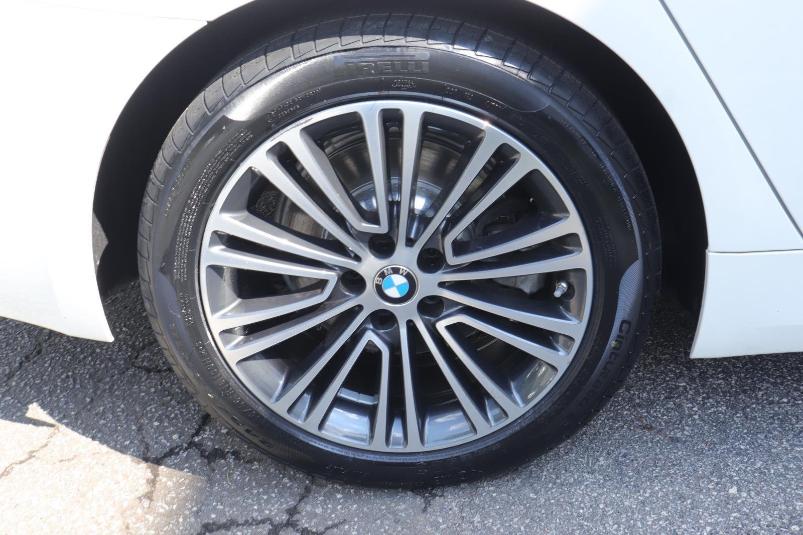 Used 2020 Alpine White BMW 530i image 41