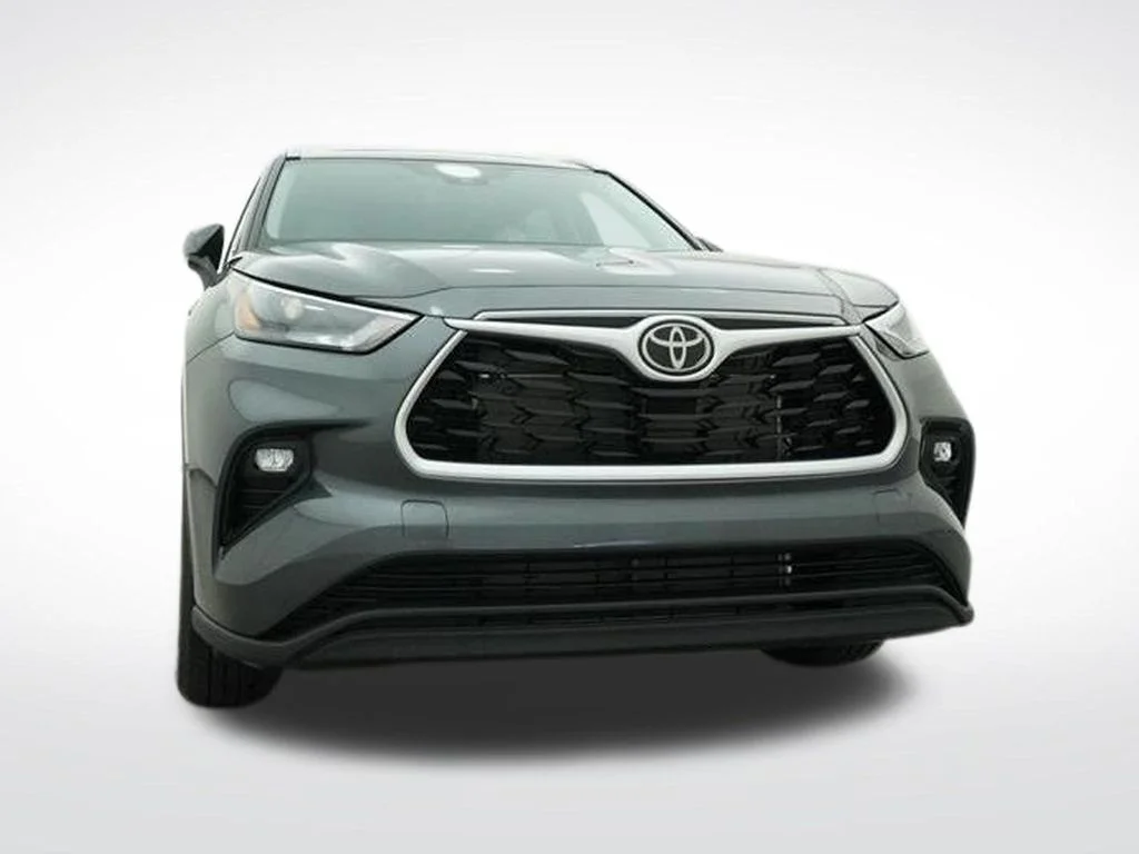 Used 2023 Gray Toyota XLE image 34