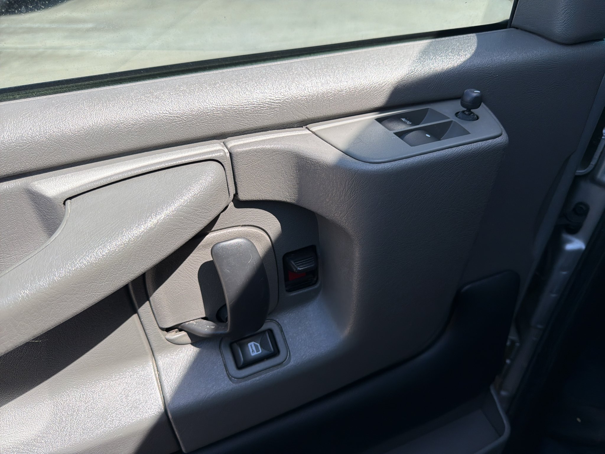 Used 2014 Quicksilver Metallic GMC Upfitter image 11
