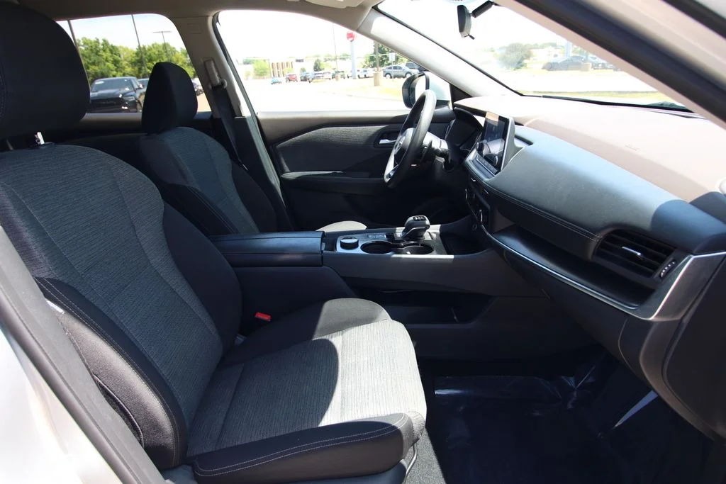 Used 2023 Silver Nissan SV image 8