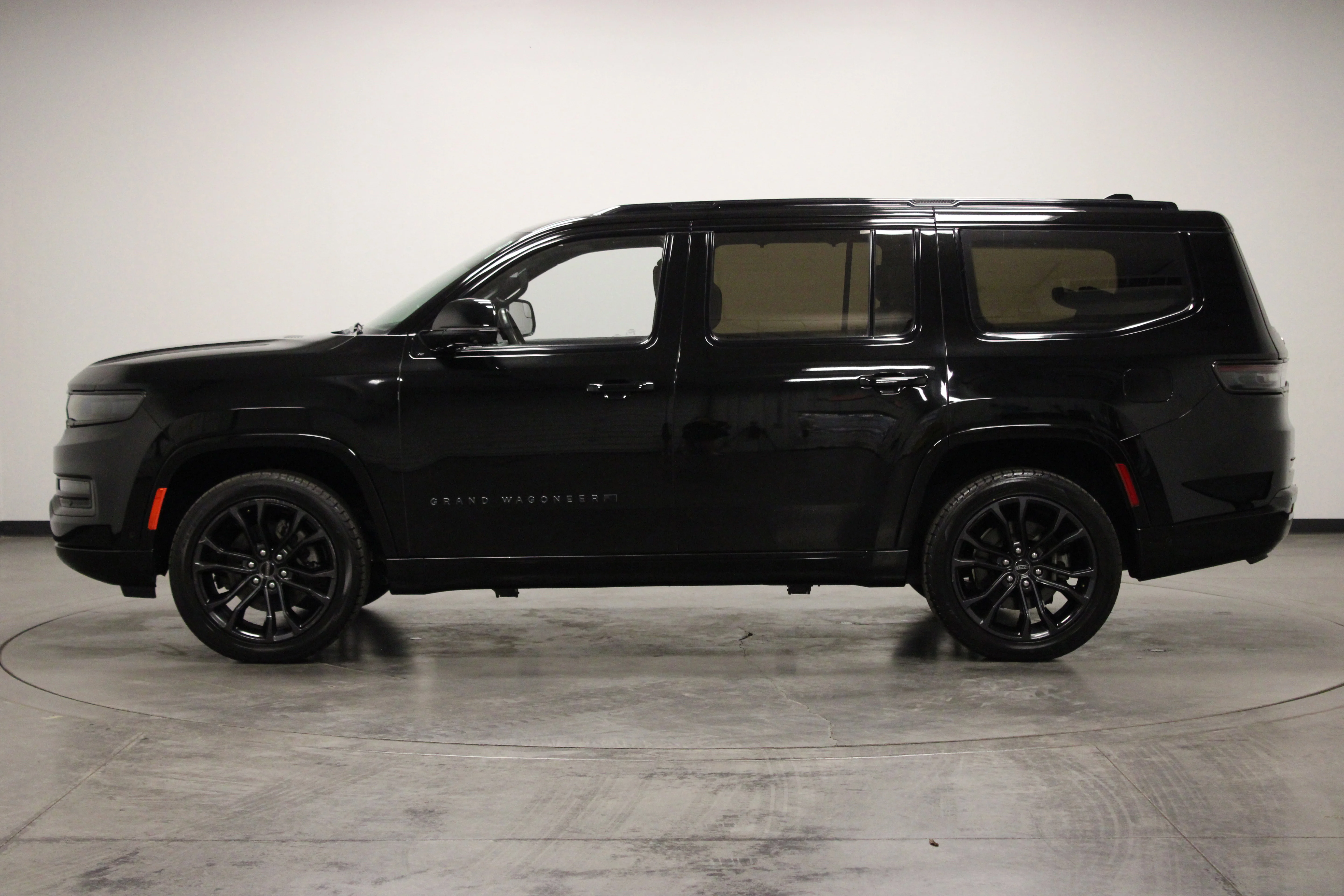 Used 2023 Diamond Black Crystal Pearlcoat Jeep Series II image 5