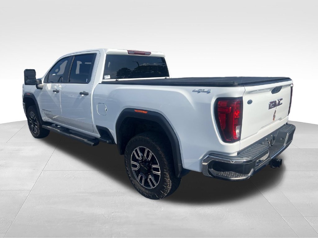 Used 2020 White GMC Base image 3