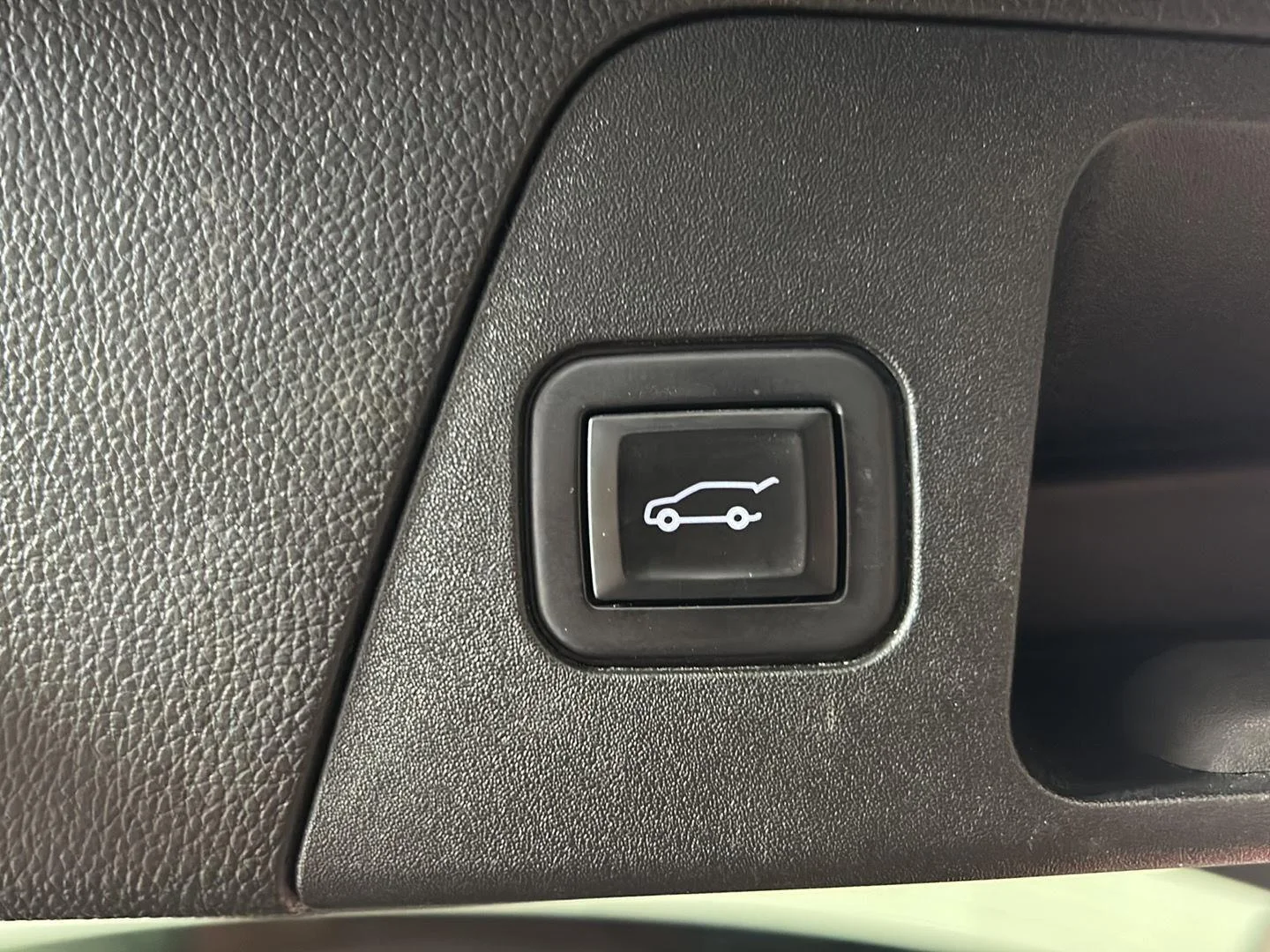 Used 2020 Espresso Buick Essence image 10