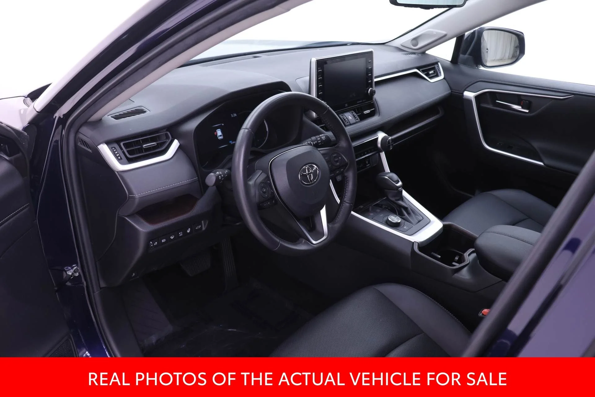Used 2022  Toyota Limited image 3