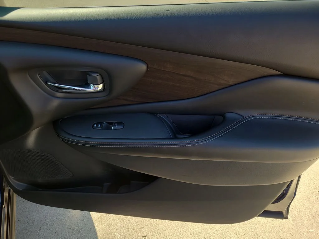 Used 2023 Blue Nissan Platinum image 9
