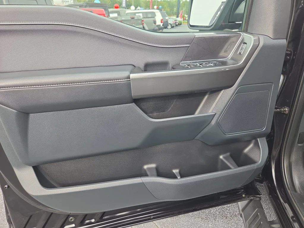 Used 2023  Ford XLT image 10