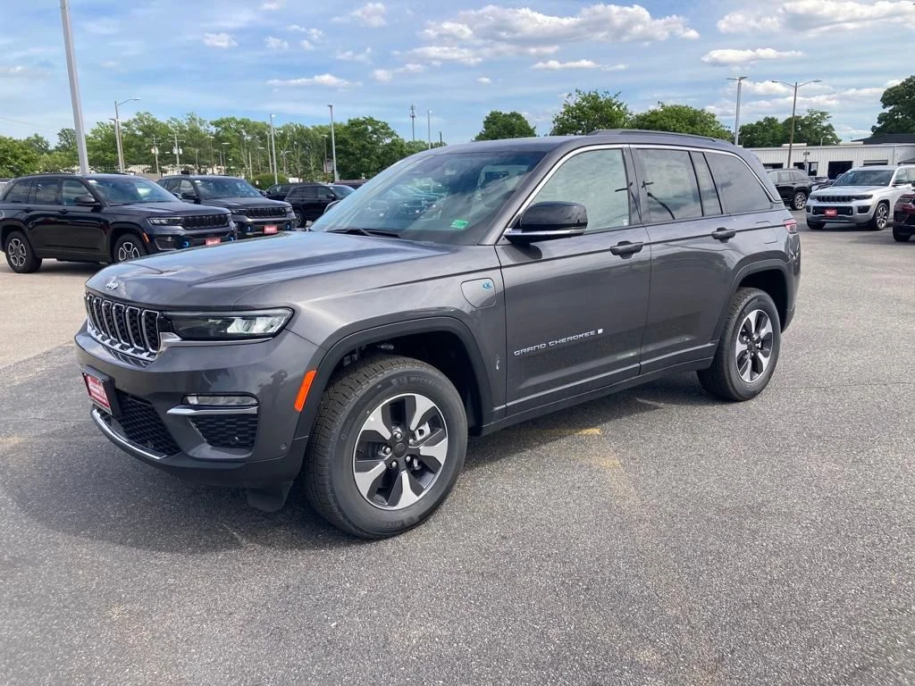 New 2024 Baltic Gray Metallic Clear-Coat Exterior Paint Jeep 4xe image 31