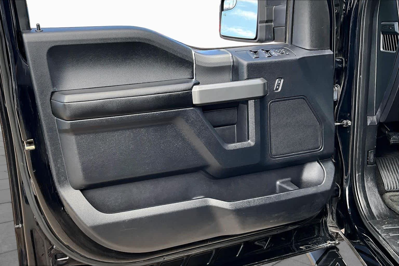 Used 2016 Shadow Black Ford XLT image 21