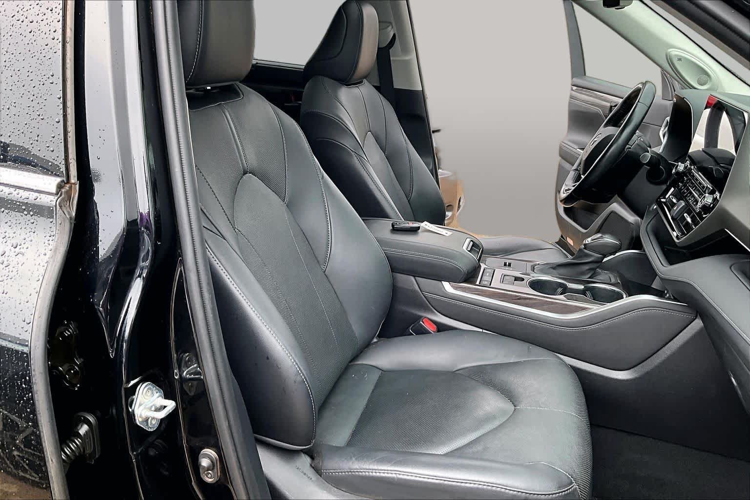 Used 2020 Midnight Black Metallic Toyota Limited image 9