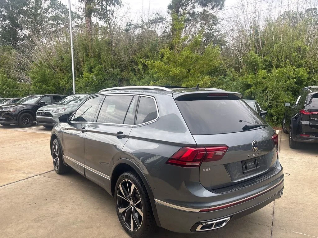 Used 2022 Gray Volkswagen 2.0T SEL R-Line image 7