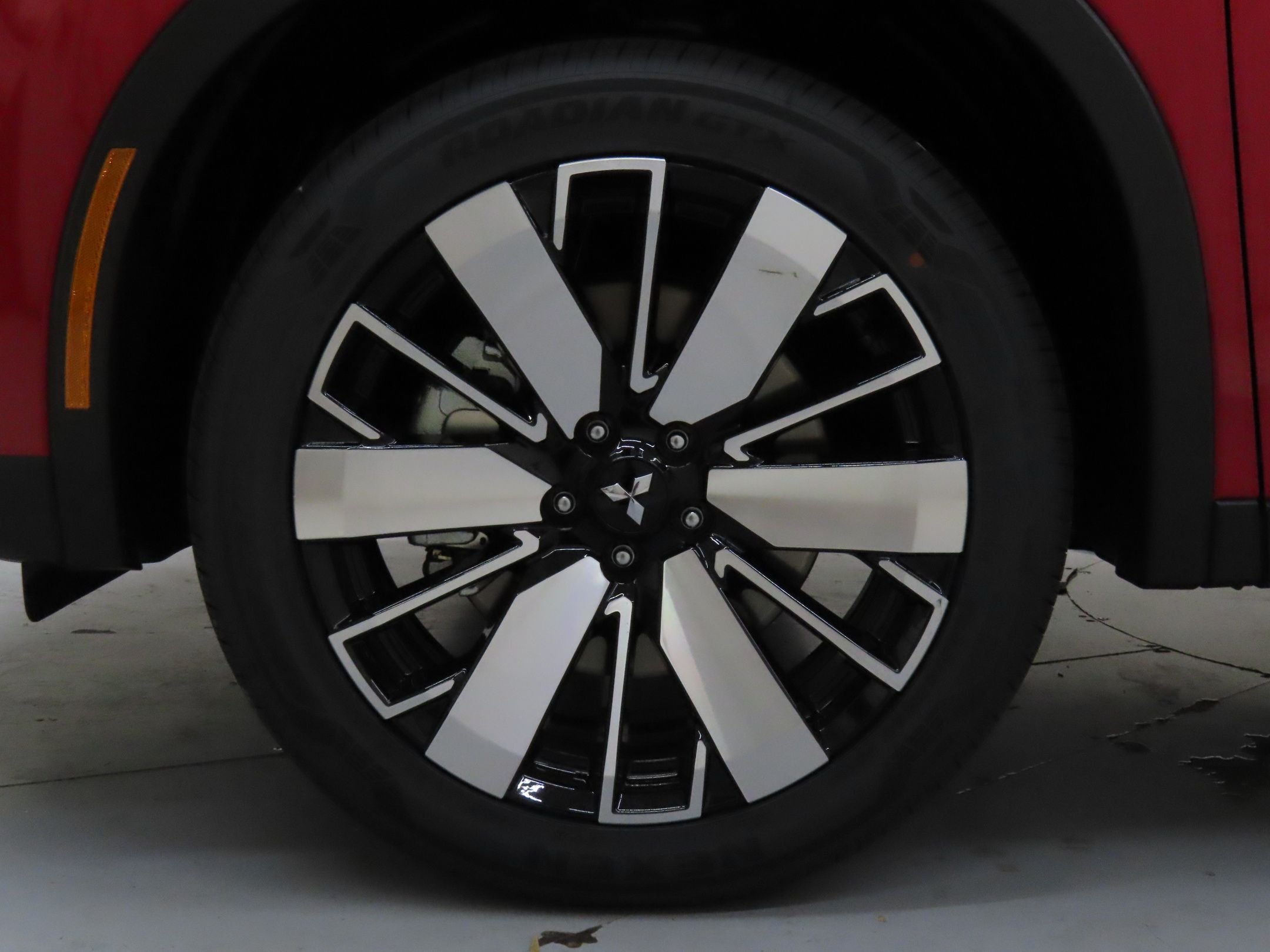 Used 2025 Red Mitsubishi SE image 28