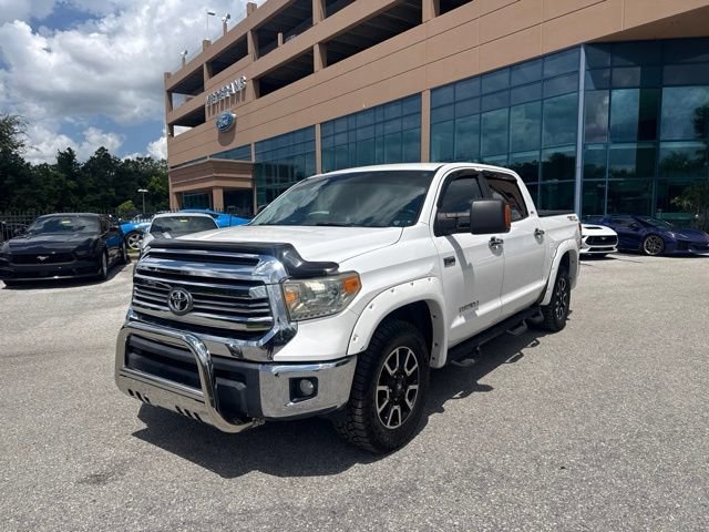 Used 2014 Super White Toyota SR5 Crew Cab Pickup image 1