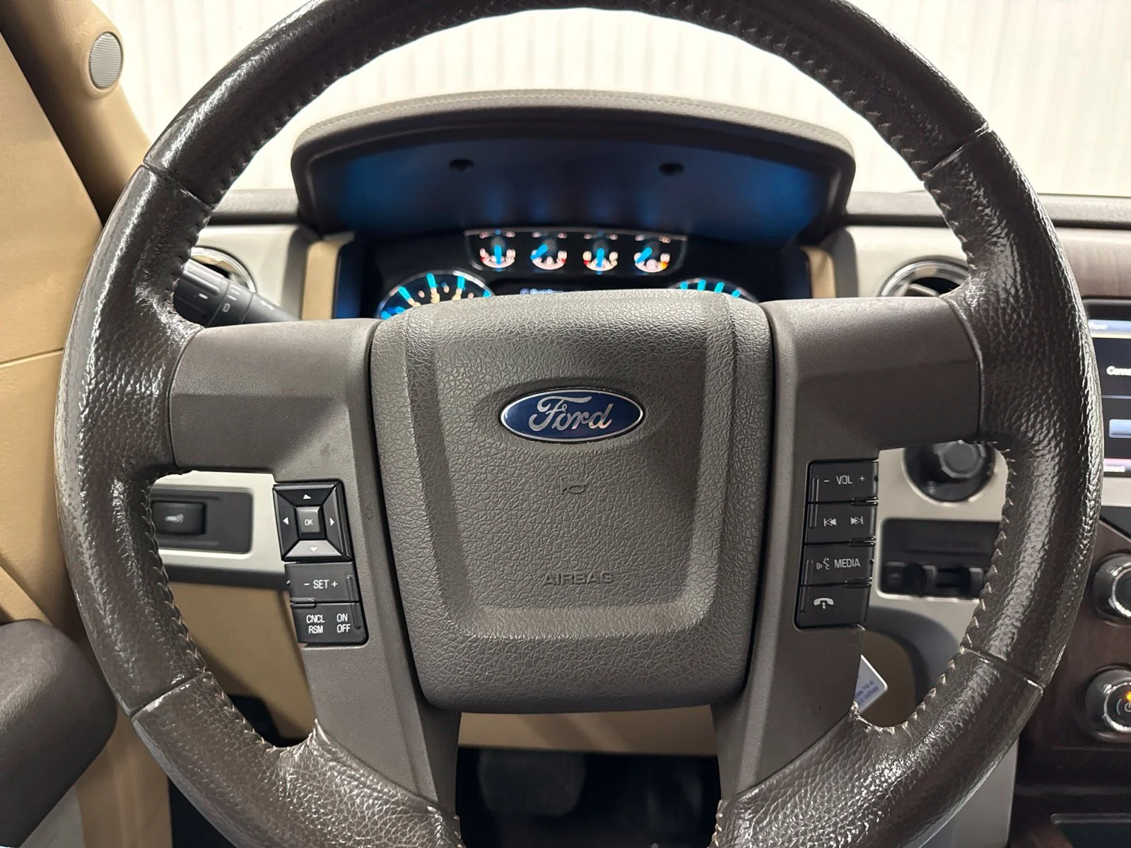 Used 2014 Beige Ford Lariat image 17