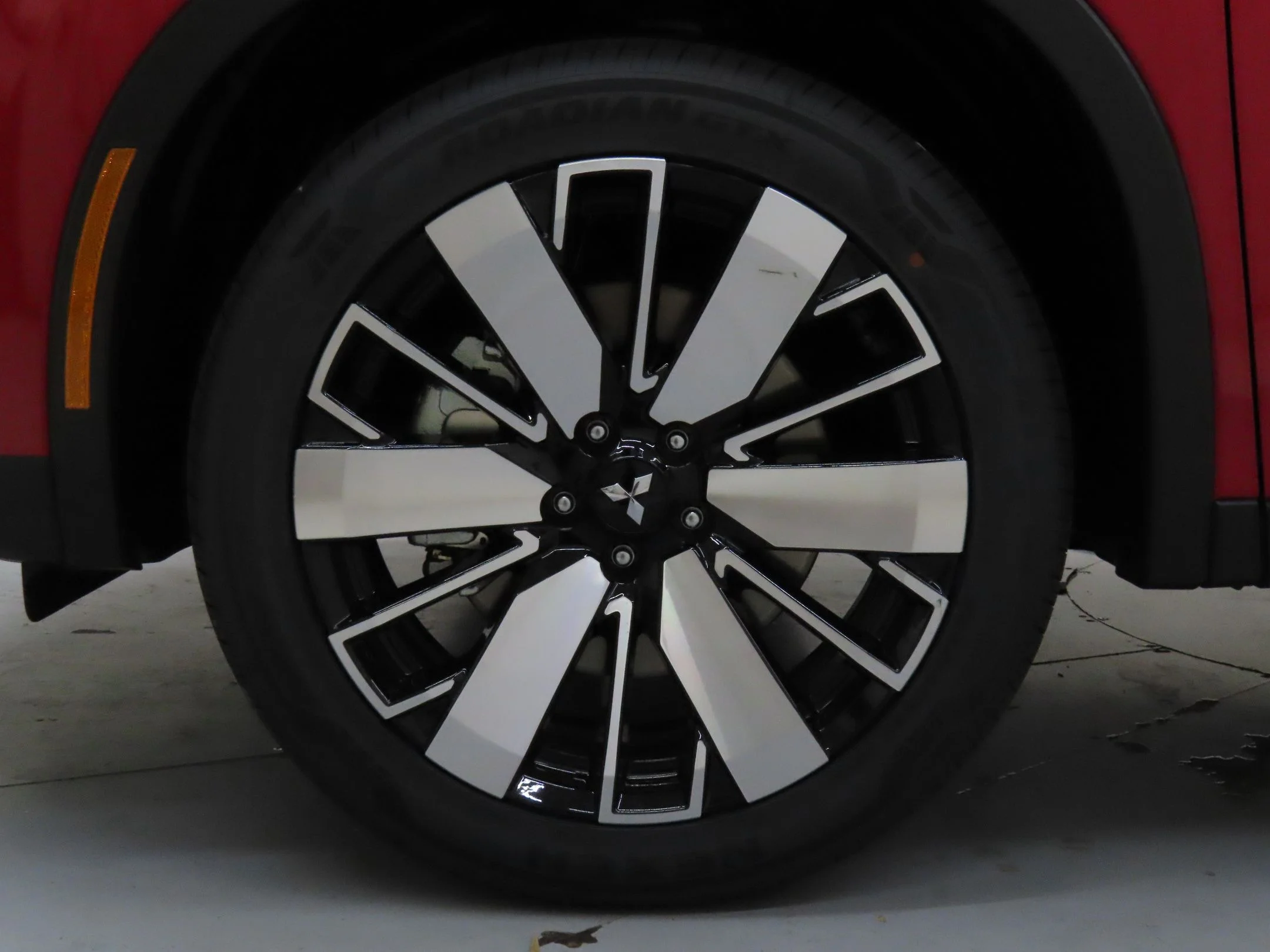 Used 2025 Red Mitsubishi SE image 28