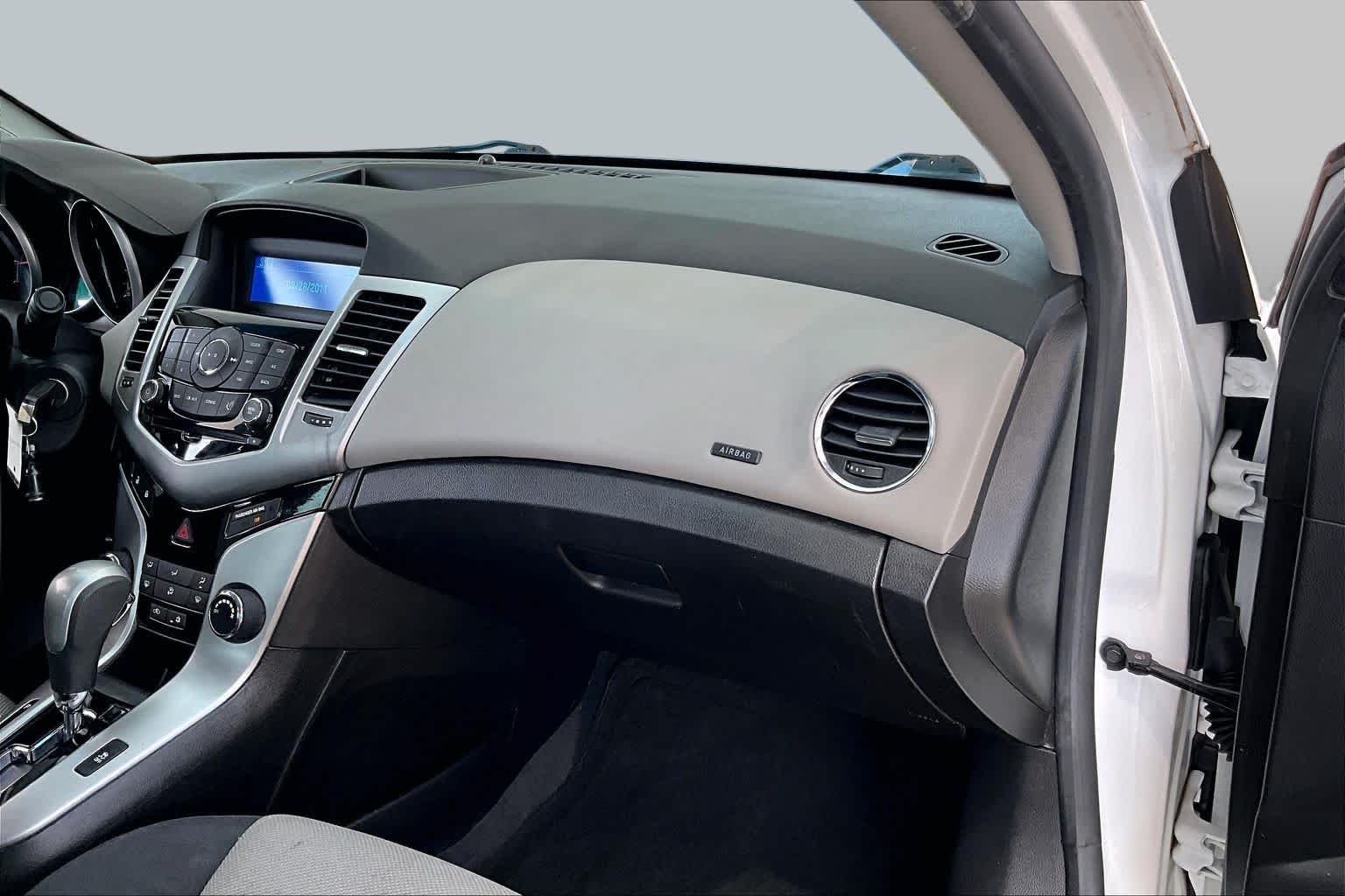 Used 2013 Summit White Chevrolet LS image 18