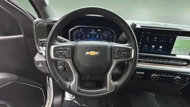 Used 2025 Summit White Chevrolet LT image 13