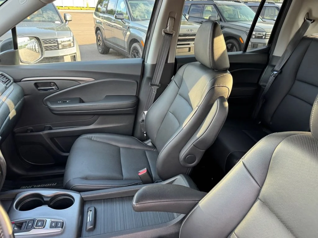 Used 2023  Honda RTL image 10