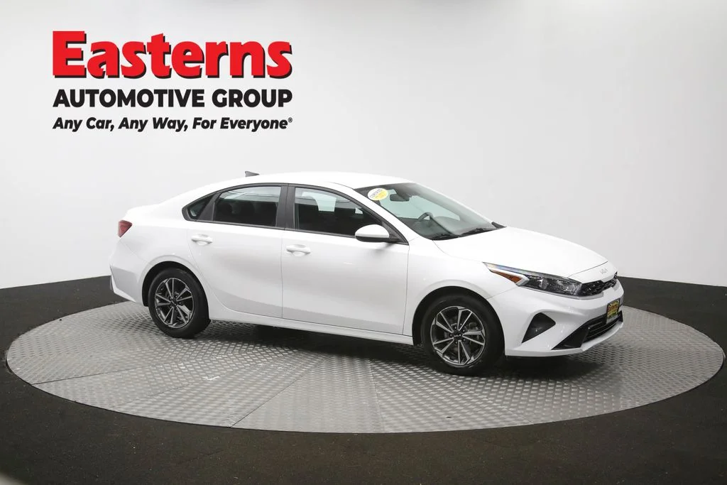 Used 2023 White Kia LXS image 46