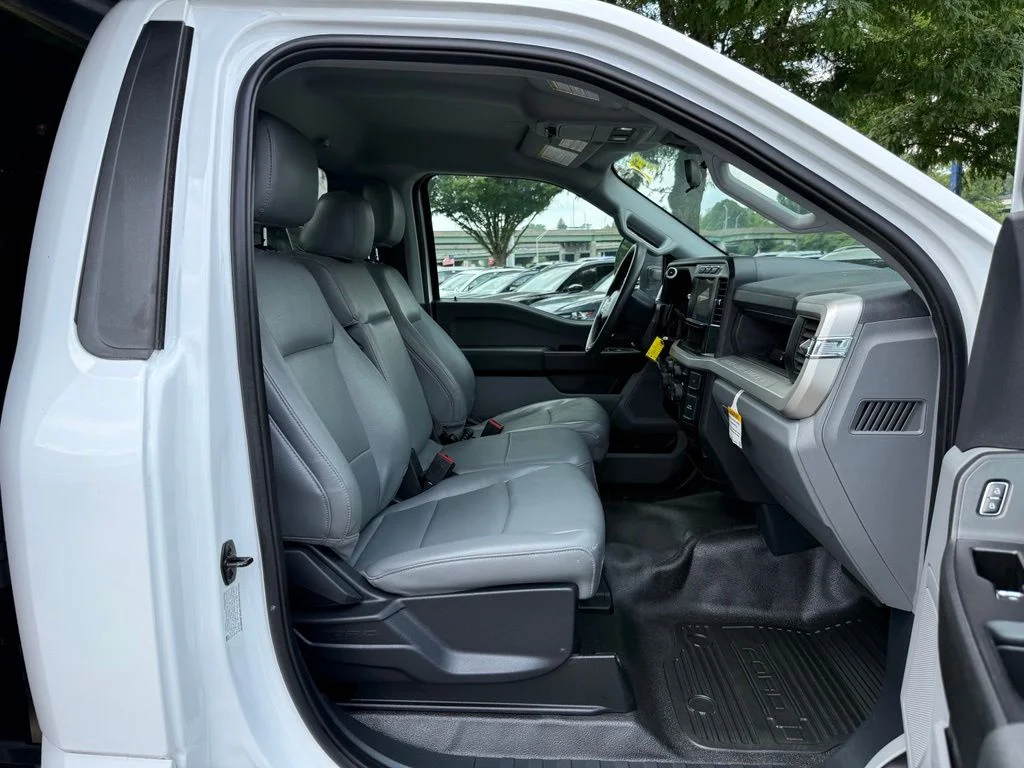 Used 2023 White Ford XL image 24