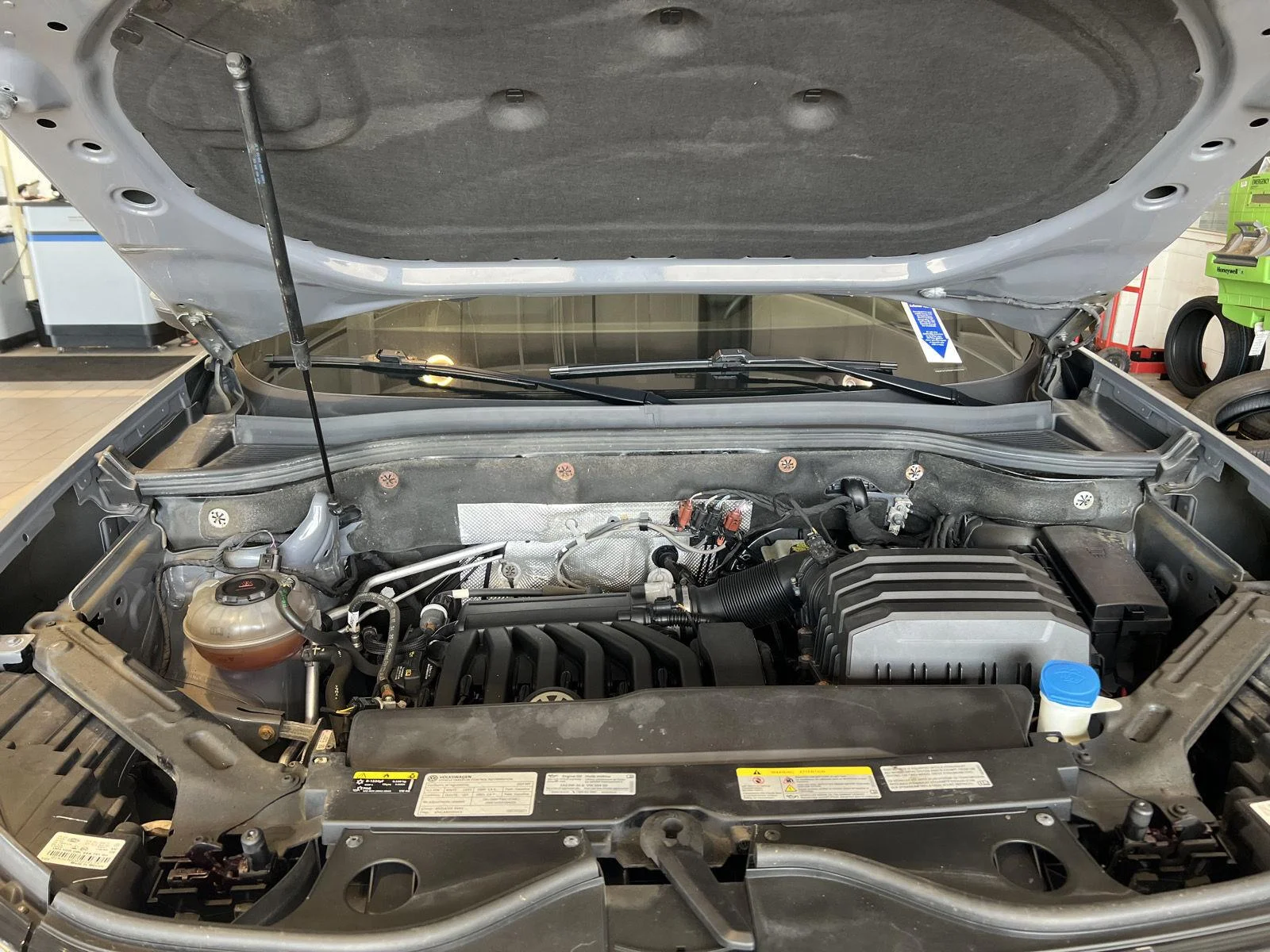 Used 2021  Volkswagen 3.6L V6 SE w/Technology image 13