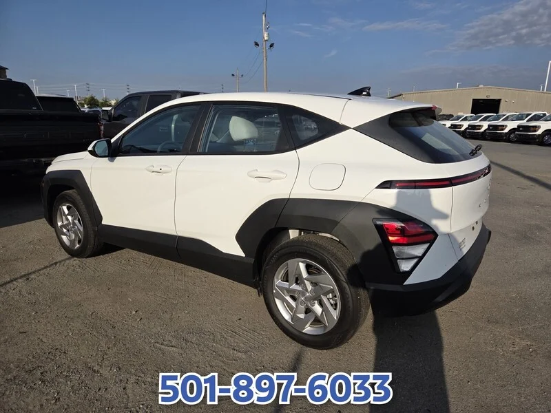 Used 2026 White HYUNDAI SE image 5