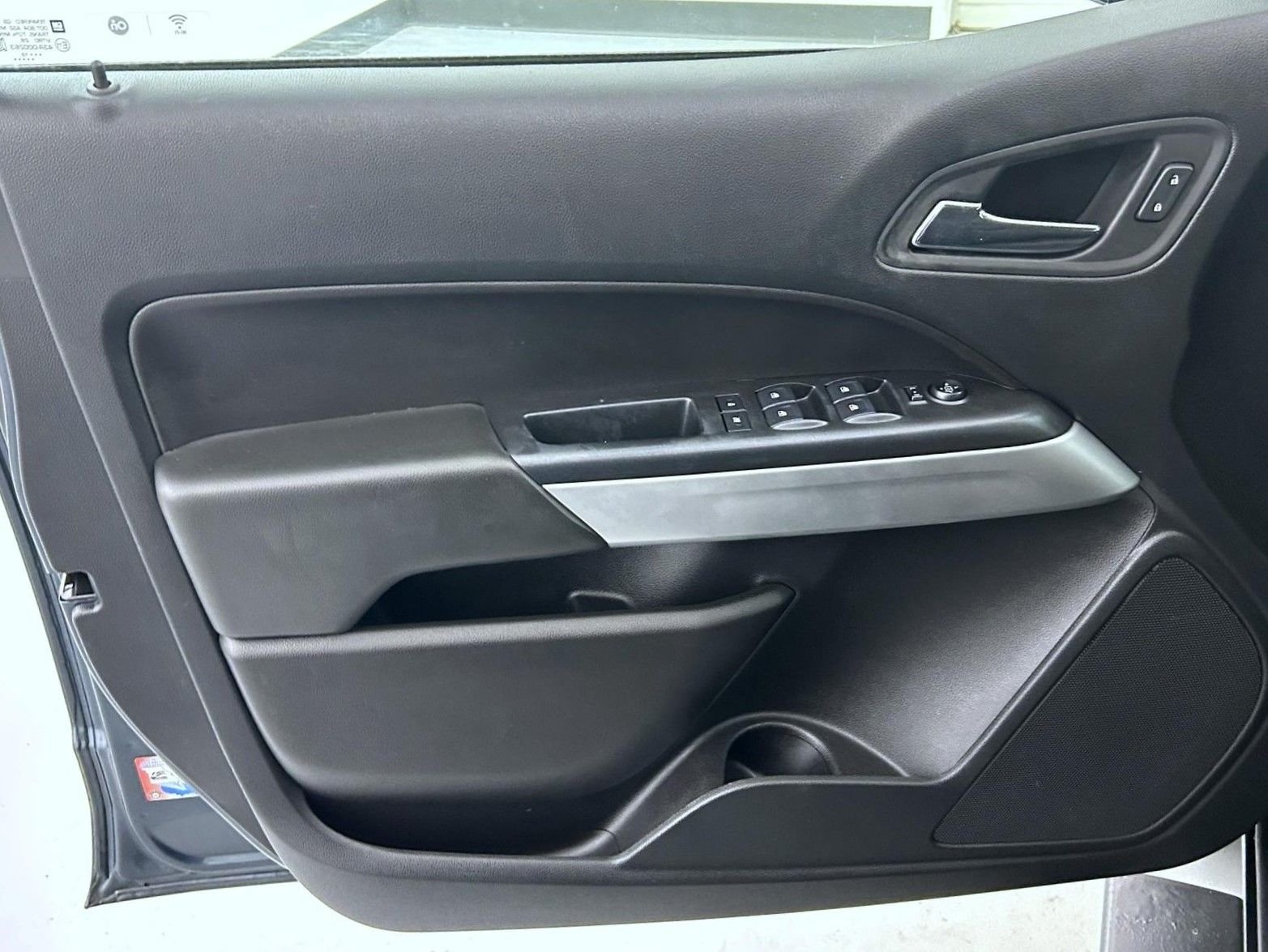 Used 2019 Gray Chevrolet LT image 9