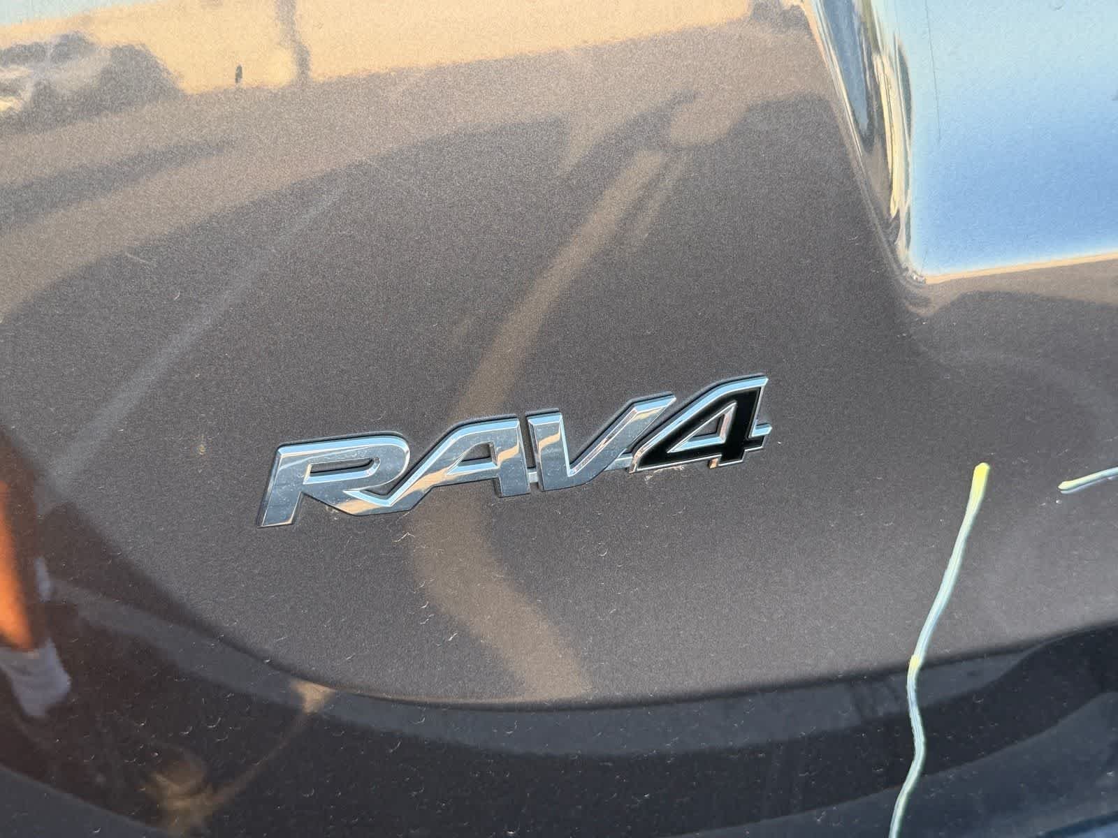 Used 2015 Magnetic Gray Metallic Toyota XLE image 18