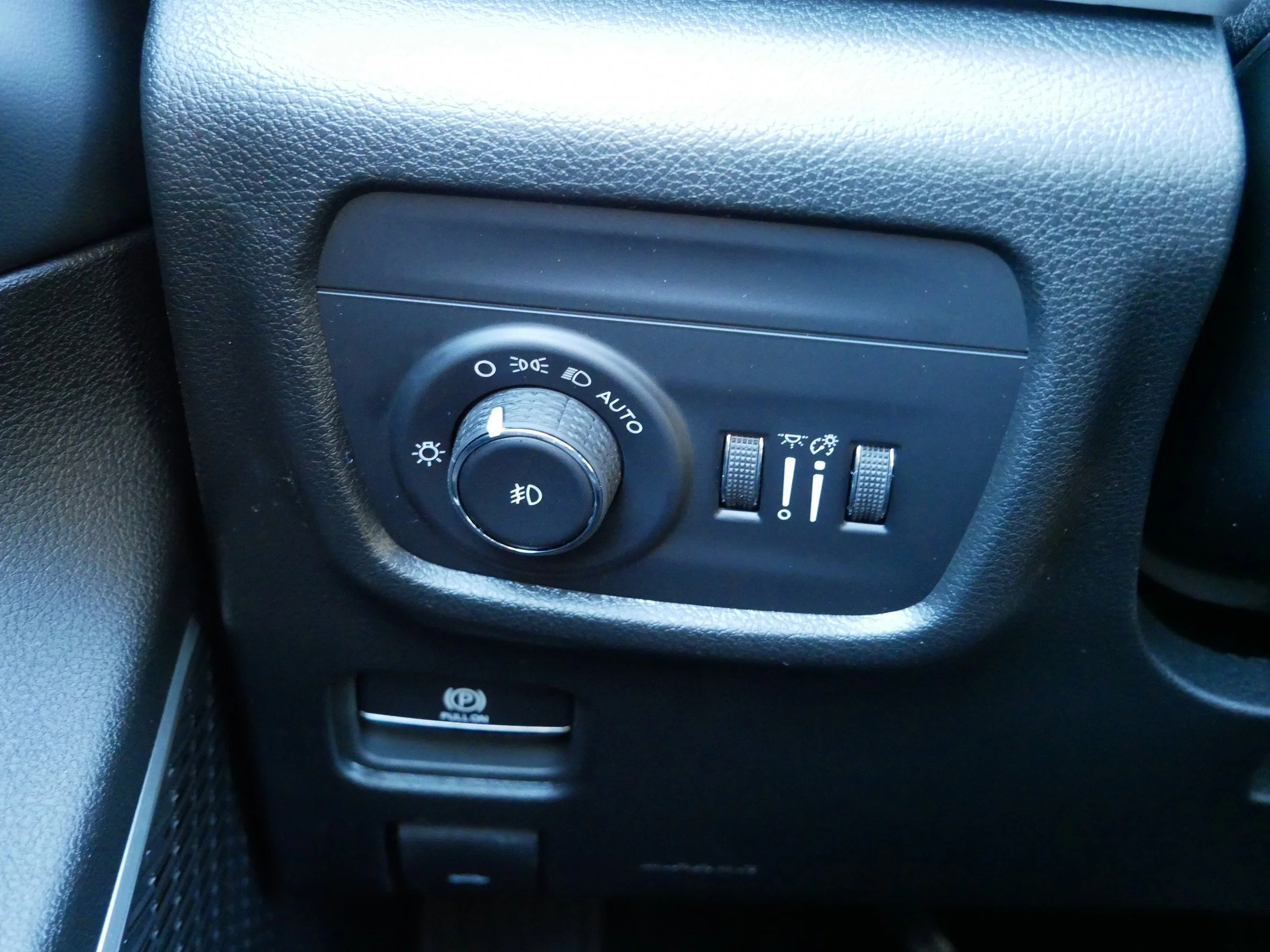 New 2026 Silver Zynith Exterior Paint Jeep Limited image 17