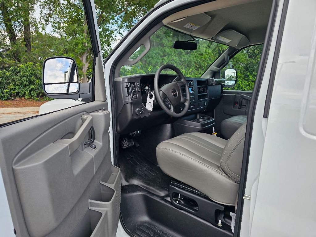 2025 GMC Savana Cargo Work Van - Photo 25