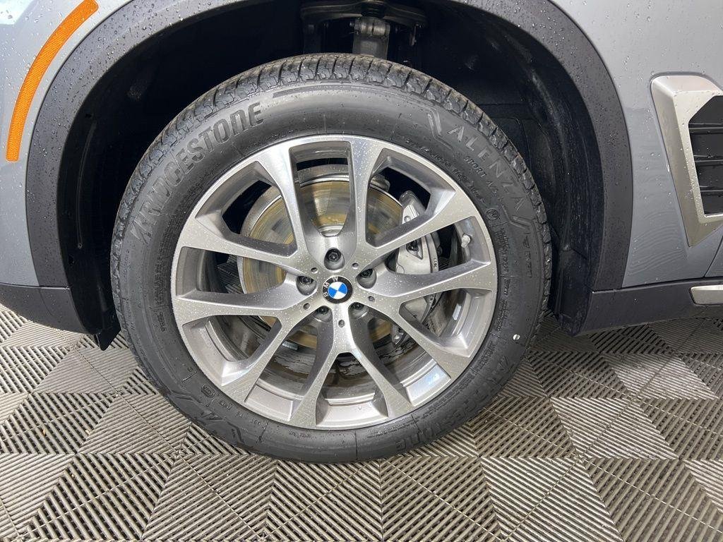 New 2026 Skyscraper Grey Metallic BMW xDrive40i image 6