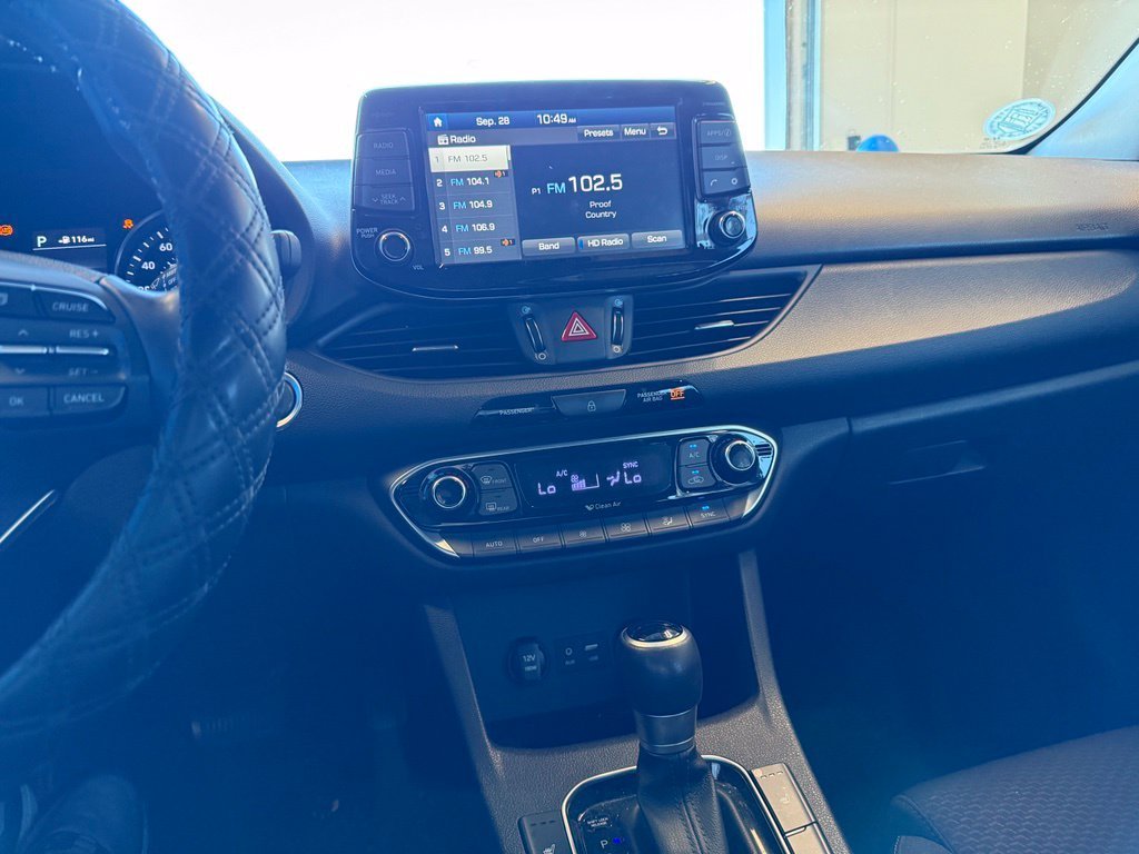 Used 2018 Black Hyundai Base image 17