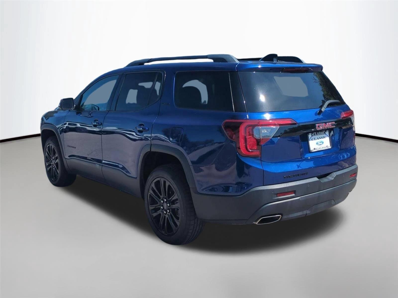 Used 2023 Ultra Blue Metallic GMC SLE image 3