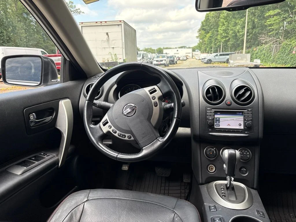 Used 2012 Silver Nissan SL image 9